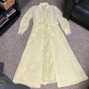 Vintage 50s/60s 2 pc nightgown with matching robe